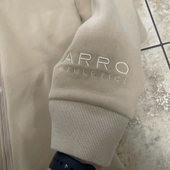 ❄️TAKE 50% OFF LIST PRICE❄️ 🌟HOST PICK🌟 Arro Athletics hoodie - Picture 2 of 12